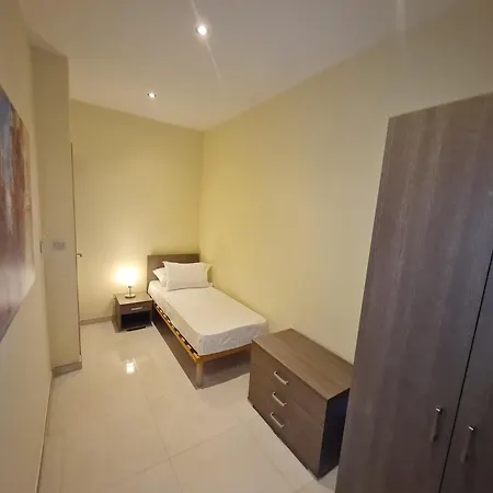 - Lovely 3 Bedroom Unit Apartman Tarxien