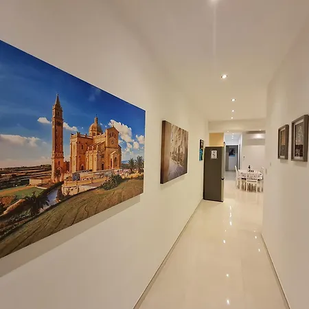 - Lovely 3 Bedroom Unit 公寓 *